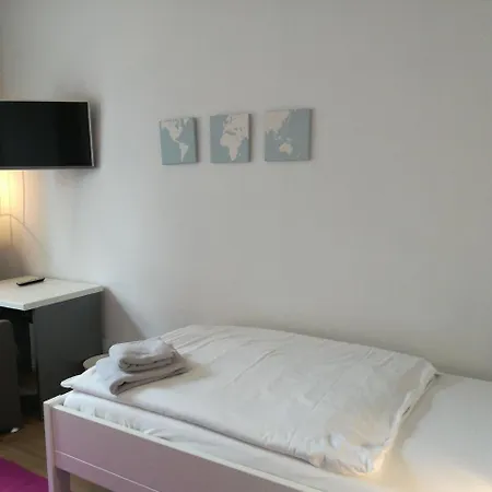 Teamwohnung 1690 Πανσιόν 2*
