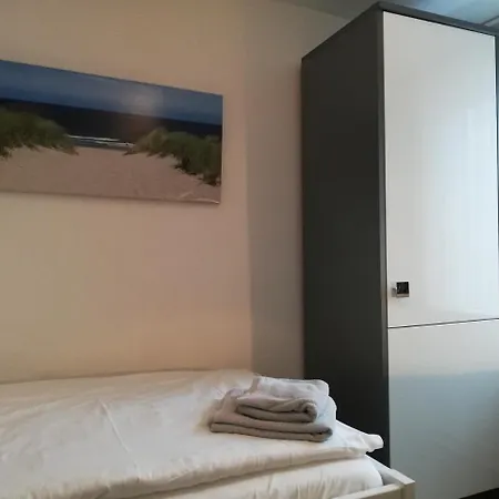 Teamwohnung 1690 Πανσιόν 2*